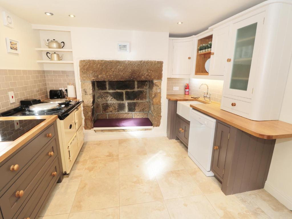 Pear Tree House, Whitby room 4