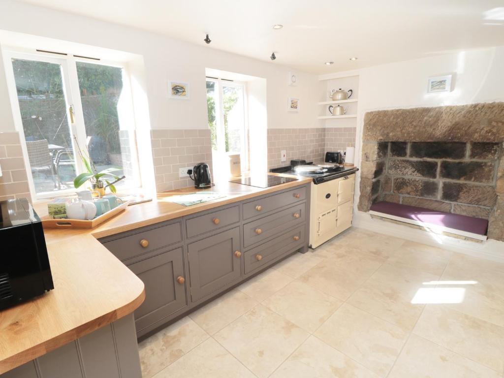 Pear Tree House, Whitby room 5